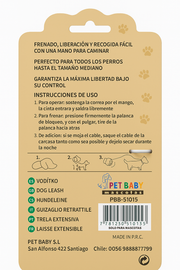 Parte posterior del empaque de la correa para perros, donde se detallan las instrucciones de uso seguro, precauciones para el manejo del cable extensible y especificaciones técnicas de la marca PetBaby Mascotas sobre un fondo de cartón natural.