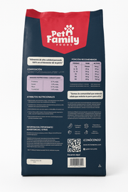 Vista trasera del empaque PetFamily Vacuno Sin Cereales de 12kg, donde se muestra la composición nutricional completa, la lista de ingredientes naturales y los sellos de certificación de calidad del producto.