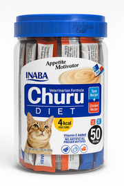 Tarro de 50 tubos de snack cremoso Churu Diet de la marca Inaba, fórmula veterinaria para gatos con diseño de tapa azul. El empaque transparente destaca que es un motivador de apetito, contiene solo 4 kcal por tubo y es ideal para gatos que requieren una dieta controlada.