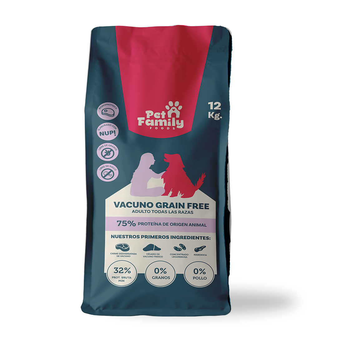 Saco de 12kg de alimento premium PetFamily para perros, variedad Vacuno Grain Free (sin cereales). El empaque es de color azul oscuro con detalles en rosado, resaltando sus propiedades como alimento monoproteico e hipoalergénico, con una ilustración de un perro y su dueño.