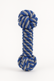 Juguete mordedor para perros en forma de hueso de cuerda trenzada en colores azul y gris. Su diseño de alta densidad es ideal para masajear las encías y reducir la acumulación de sarro mientras el perro mastica y juega.
