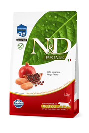 Saco de 1.5kg de alimento ultra premium N&D Prime para gatos adultos sabor pollo y granada de la marca Farmina. El empaque de diseño elegante destaca que es una fórmula "Grain-Free" (libre de cereales) e incluye imágenes de una hoja verde grande junto a ingredientes naturales como granada fresca y filetes de pollo.