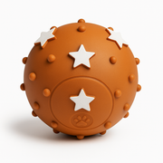 Vista principal de la Pelota Estrellas para perros de la marca PetBaby en color naranja vibrante. Este juguete destaca por su diseño con estrellas blancas en relieve y pequeñas protuberancias táctiles que ayudan a masajear las encías de la mascota durante el juego.